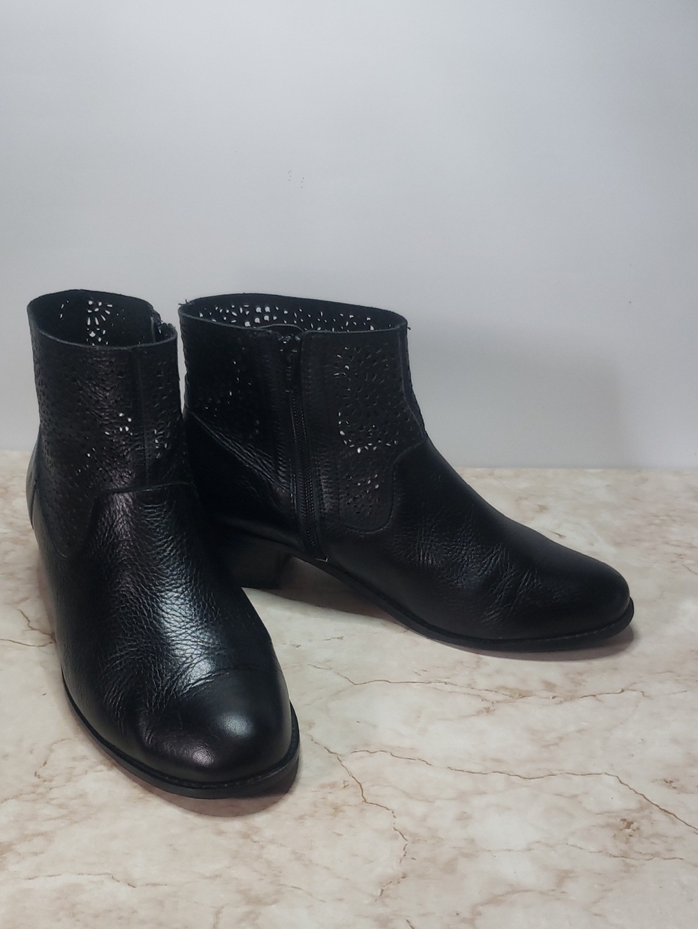 Vionic Women's Black Leather Ankle Boots with Perforated Detail 8.5